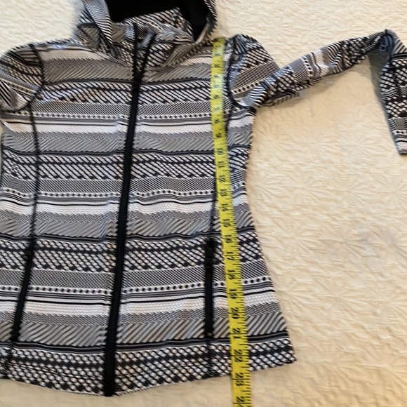 Super cute and comfy Lorna Jane hoodie with front zip and thumb holes. - Picture 12 of 15